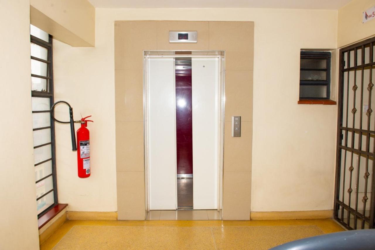 Mercy-Phillips Apartments Located At Eagle Tower Building Nairobi City Centre Kültér fotó