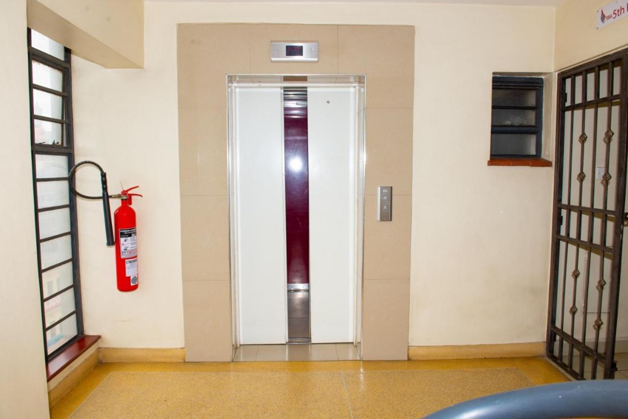 Mercy-Phillips Apartments Located At Eagle Tower Building Nairobi City Centre Kültér fotó